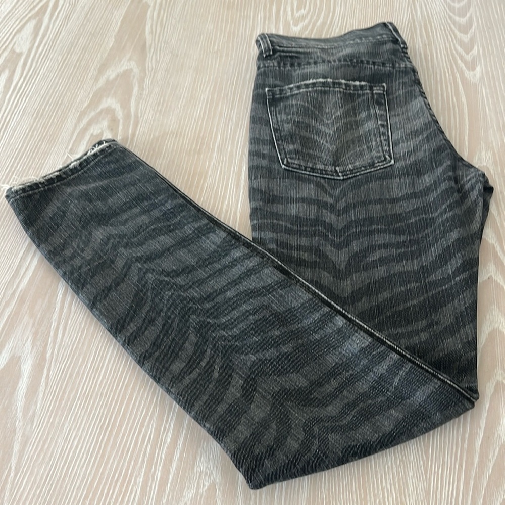 7 Seven for all Mankind black gray zebra print straight jeans sz 28